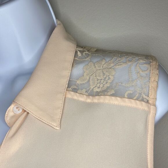 Foreverâ21âCream LaceâButtonâDownâBlouse - Picture 3 of 10